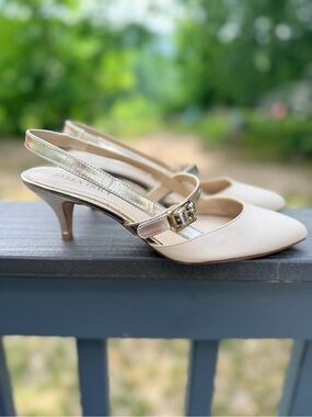 Ellen Tracy Pointed Slingback Heels in Ivory and Metallic Gold
